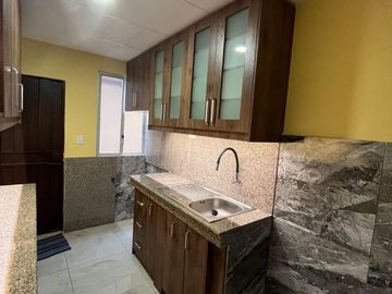 Casa remodelada en venta, Urb. La Joya - La Aurora