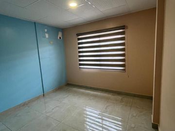 Casa remodelada en venta, Urb. La Joya - La Aurora