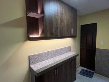 Casa remodelada en venta, Urb. La Joya - La Aurora