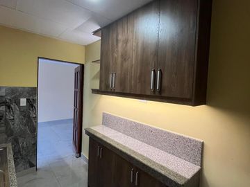Casa remodelada en venta, Urb. La Joya - La Aurora