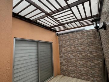 Casa remodelada en venta, Urb. La Joya - La Aurora