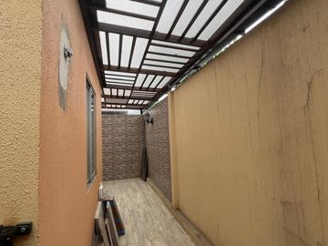 Casa remodelada en venta, Urb. La Joya - La Aurora