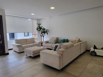vendo linda casa sector Miravalle