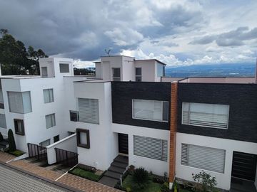 vendo linda casa sector Miravalle