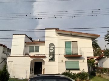 VENDO CASA DE 2 NIVELES EN AMATES OAXTEPEC
