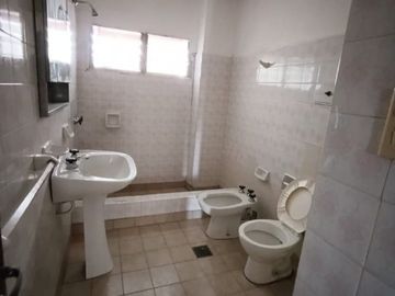 Amplio departamento de dos dormitorios en venta