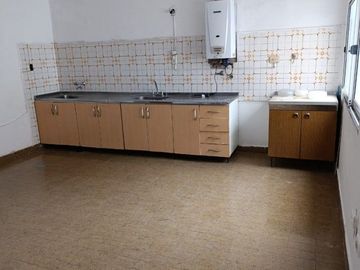 Amplio departamento de dos dormitorios en venta