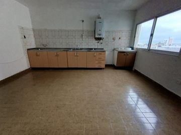 Amplio departamento de dos dormitorios en venta