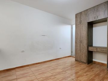 Venta De Departamento En Santa Anita Con Conexión A Gas Cálida