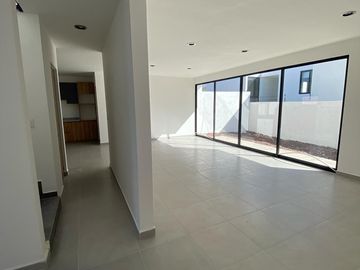 CASA EN VENTA EN LA RESERVA, VALLE DE JURIQUILLA.