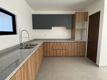 CASA EN VENTA EN LA RESERVA, VALLE DE JURIQUILLA.
