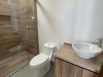 CASA EN VENTA EN LA RESERVA, VALLE DE JURIQUILLA.