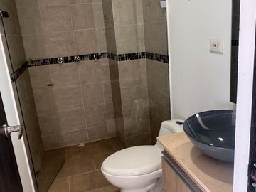 VENDO APARTAMENTO ULTIMO PISO EN NOGAL
