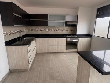 VENDO APARTAMENTO ULTIMO PISO EN NOGAL
