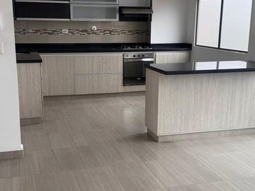 VENDO APARTAMENTO ULTIMO PISO EN NOGAL