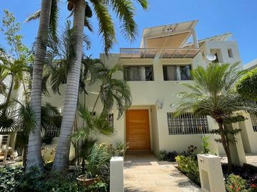 RESIDENCIA EN VENTA CON VISTA AL MAR