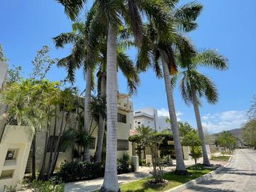 RESIDENCIA EN VENTA CON VISTA AL MAR