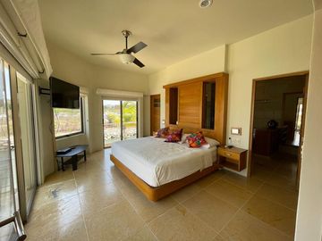 RESIDENCIA EN VENTA CON VISTA AL MAR