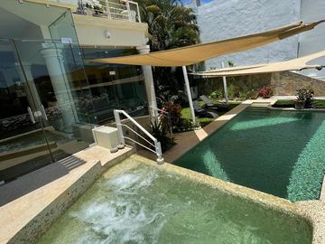 RESIDENCIA EN VENTA CON VISTA AL MAR