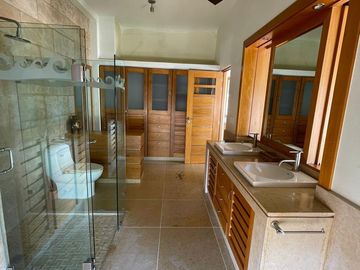 RESIDENCIA EN VENTA CON VISTA AL MAR
