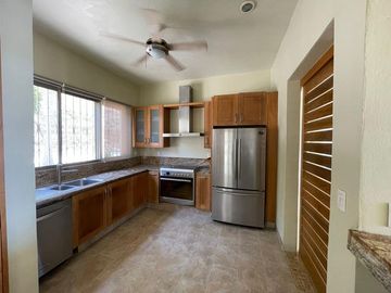 RESIDENCIA EN VENTA CON VISTA AL MAR