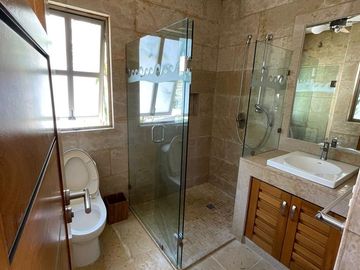 RESIDENCIA EN VENTA CON VISTA AL MAR