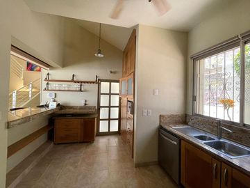 RESIDENCIA EN VENTA CON VISTA AL MAR