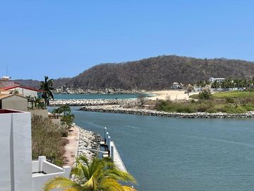 RESIDENCIA EN VENTA CON VISTA AL MAR
