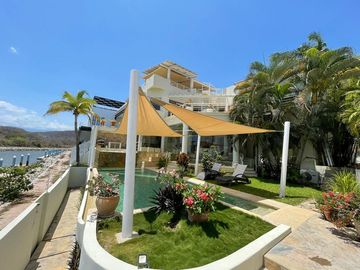 RESIDENCIA EN VENTA CON VISTA AL MAR