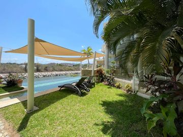 RESIDENCIA EN VENTA CON VISTA AL MAR