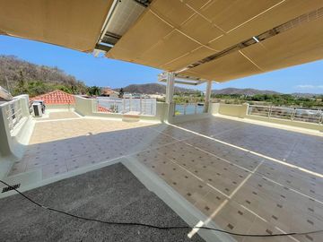 RESIDENCIA EN VENTA CON VISTA AL MAR