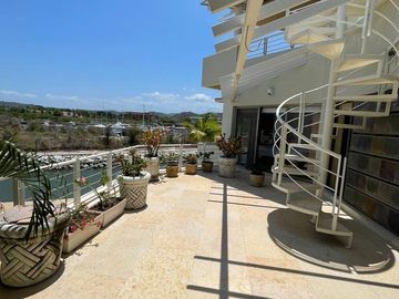 RESIDENCIA EN VENTA CON VISTA AL MAR