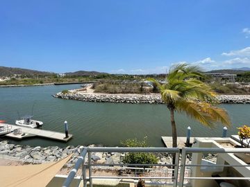 RESIDENCIA EN VENTA CON VISTA AL MAR