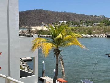 RESIDENCIA EN VENTA CON VISTA AL MAR
