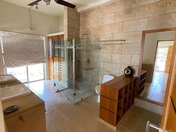 RESIDENCIA EN VENTA CON VISTA AL MAR