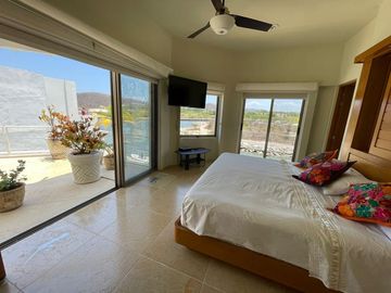 RESIDENCIA EN VENTA CON VISTA AL MAR