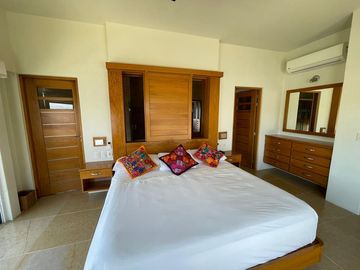 RESIDENCIA EN VENTA CON VISTA AL MAR