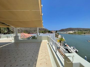 RESIDENCIA EN VENTA CON VISTA AL MAR