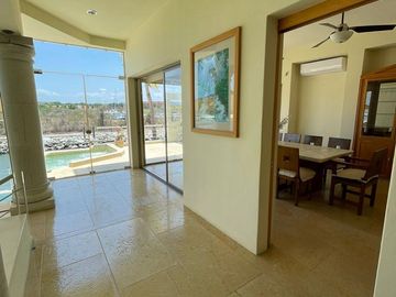 RESIDENCIA EN VENTA CON VISTA AL MAR
