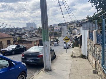 ~~OFERTON~~~98.000.000 CASA ANTIGUA DE 2 PISOS EN AVD PRINCIPAL BARON EN  VALPARAÍSO