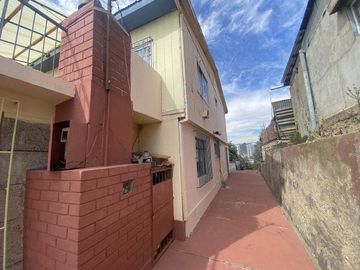 ~~OFERTON~~~98.000.000 CASA ANTIGUA DE 2 PISOS EN AVD PRINCIPAL BARON EN  VALPARAÍSO