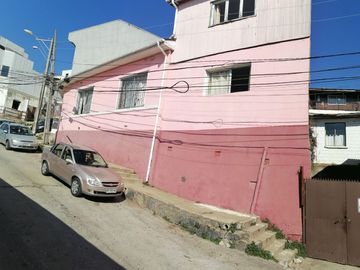 CASA 4D 1B CON ESPECTACULAR VISTA AL MAR VALPARAISO 98.000.000