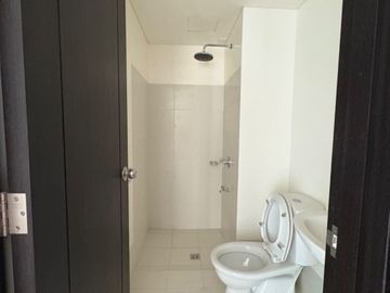 RFO Corner Unit 2 Bedroom with Balcony Condo in Pasig - 30,000 Monthly FOR SALE