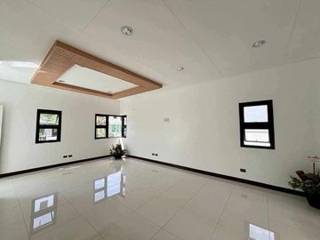 Brand New House w/ Swimming pool (RFO)