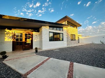 Casa de Una Planta en Venta en Pueblo Dorado