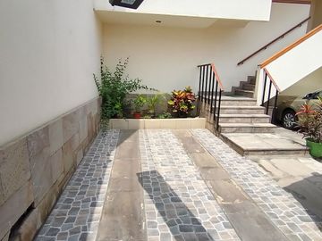 VENTA CASA  EN PRADERAS CONSTA DE  DOS DEPARTAMENTOS  INDEPENDIENTES ACABADOS A1