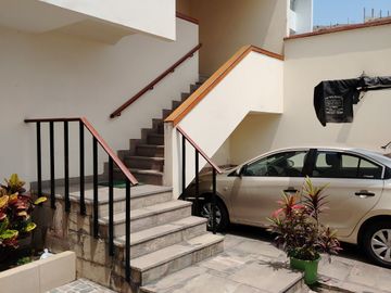 VENTA CASA  EN PRADERAS CONSTA DE  DOS DEPARTAMENTOS  INDEPENDIENTES ACABADOS A1