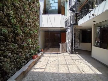 VENTA CASA  EN PRADERAS CONSTA DE  DOS DEPARTAMENTOS  INDEPENDIENTES ACABADOS A1