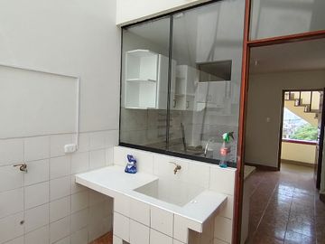 VENTA CASA  EN PRADERAS CONSTA DE  DOS DEPARTAMENTOS  INDEPENDIENTES ACABADOS A1