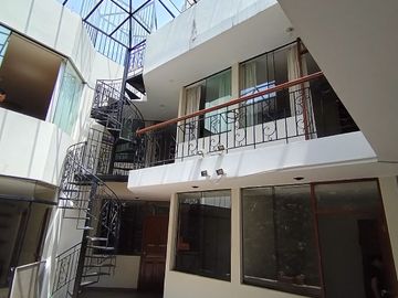 VENTA CASA  EN PRADERAS CONSTA DE  DOS DEPARTAMENTOS  INDEPENDIENTES ACABADOS A1